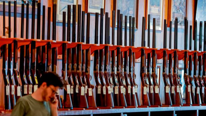 Armas de fuego a la venta en una tienda de Atlanta, Georgia, EE UU.
