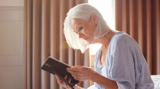 La pensi&oacute;n de viudedad es compatible con la de incapacidad permanente y jubilaci&oacute;n.