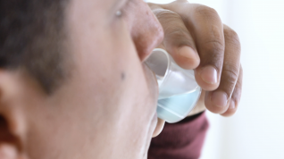 Una rutina adecuada en higiene bucal tambi&eacute;n cuida tu salud general.