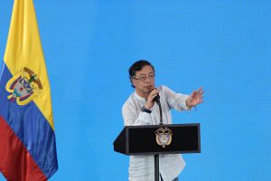 Suicidio en ICE: La Impactante Solicitud de Gustavo Petro