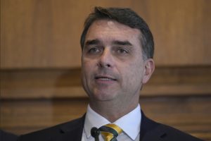 Flávio Bolsonaro y Trump: Un Encuentro que Cambia el Juego en Brasil