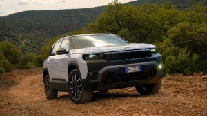 Jeep Compass 4xe: ¿Cómo maneja la tracción en terrenos difíciles?